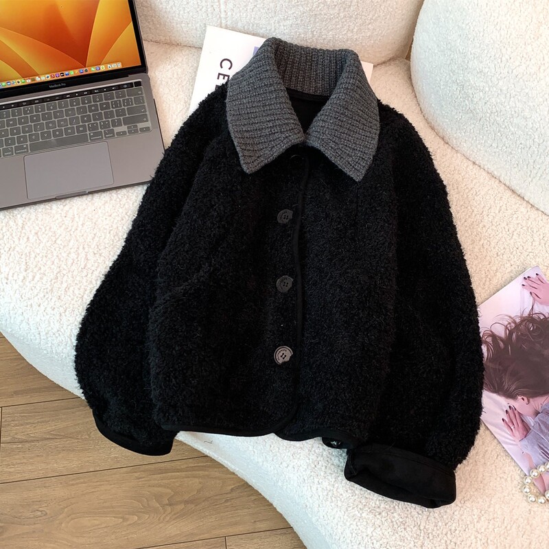 Turn-Down Collar Short Faux Shearling Black Coat for Women, Thickened Winter 2026 Style, Petite Size, Faux Leather and Fur Integrated Jacket, Suede