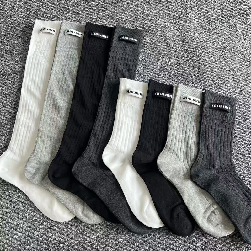 So Beautiful! New Spring/Summer Designer High-End Style Paired with High-End Socks That Give a Sophisticated Look, Mid-Calf Socks with Side Label m So Beautiful! New Spring/Summer Designer High-End Style Paired with High-End Socks That Give a Sophisticated Look, Mid-Calf Socks with Side Label m
