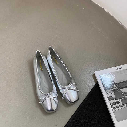 Серебряные женские туфли-балетки, новинка весны 2025, кожаные туфли с квадратным носком, мюли с неглубоким вырезом, нежный стиль, балетки с бантом.