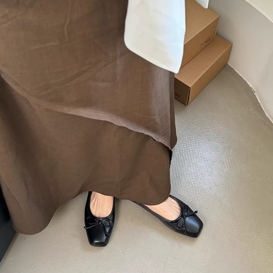 Серебряные женские туфли-балетки, новинка весны 2025, кожаные туфли с квадратным носком, мюли с неглубоким вырезом, нежный стиль, балетки с бантом.