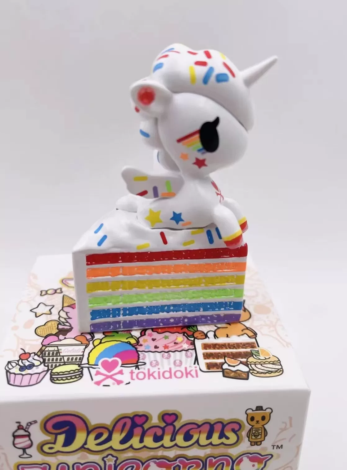 Коллекционная фигурка Tokidoki Delicious Unicorno в слепой коробке, десертная мини 6×6×3.5 см