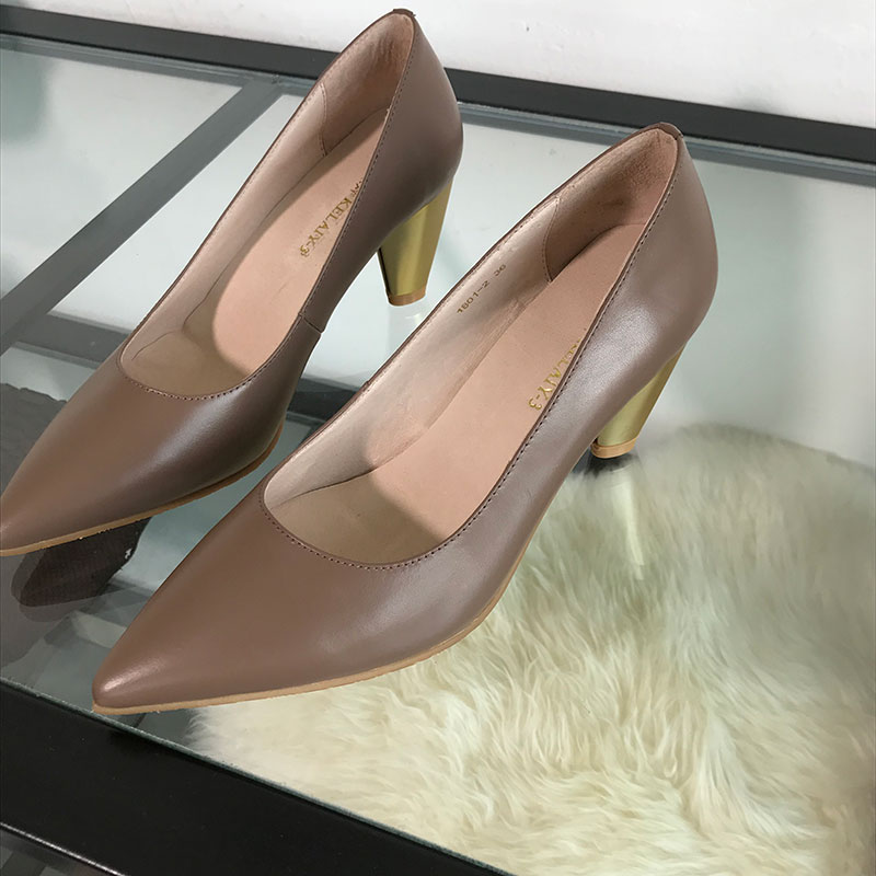 Kolaiye Han edition of the coarse heel shoes female 2019 new grandmother shoes pointed head high heel shoes working shoes