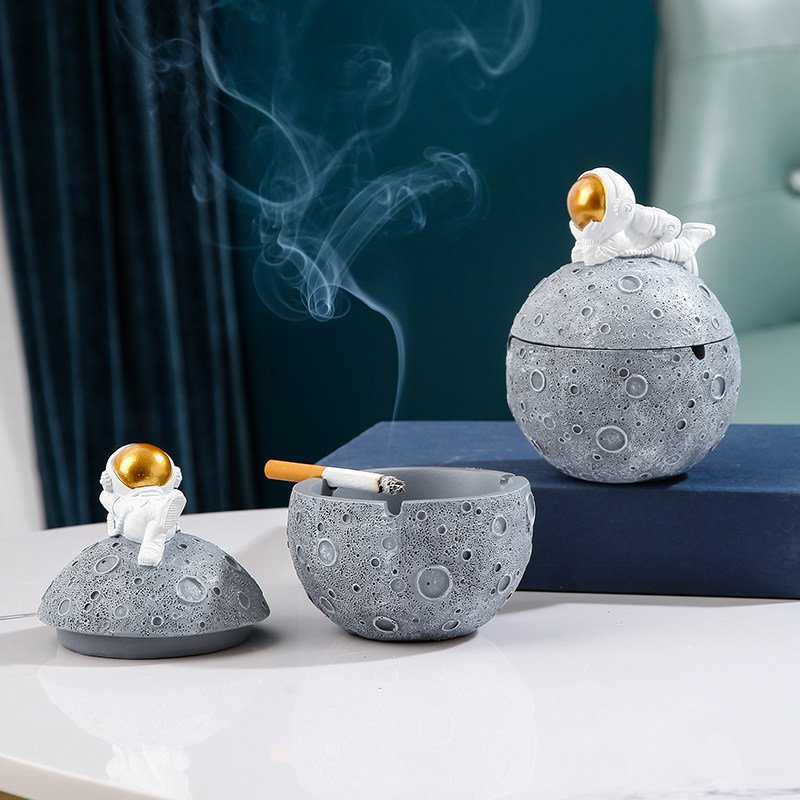 Smoke Ash Trays Ins Wind Creativity Personality Trend Home Living Room Nordic Light Lavish Cuddly Astronauts With Lid Fly Ash