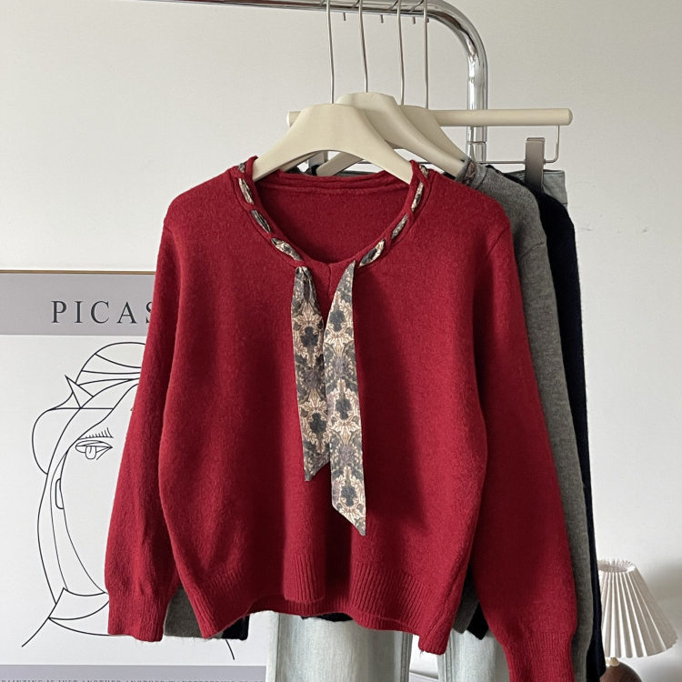 Autumn and Winter V-Neck Scarf-Decorated Long-Sleeve Sweater, Loose Pullover Casual Knit Top for Petite Women