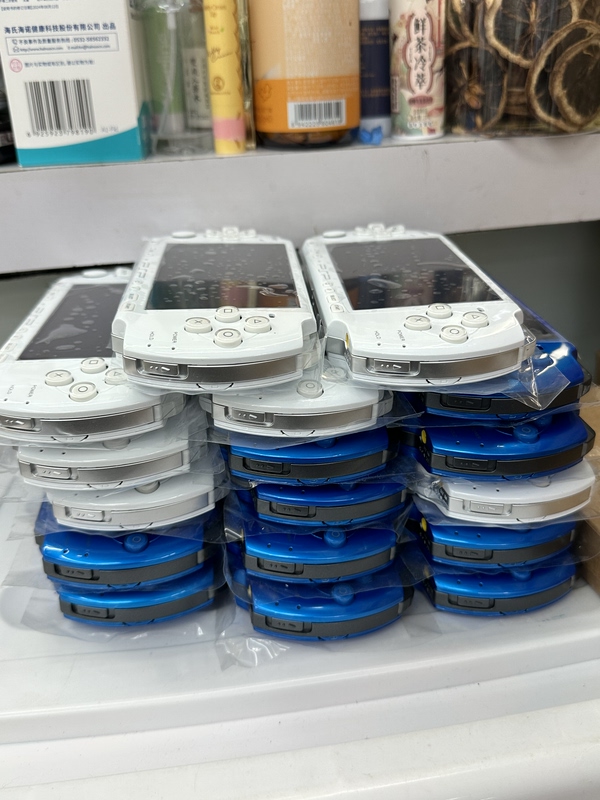 Used Psp3000 Console with a New Shell, Ips Full Lamination, No Dust, No Screen Bleed, Full of Gba Arcade Games