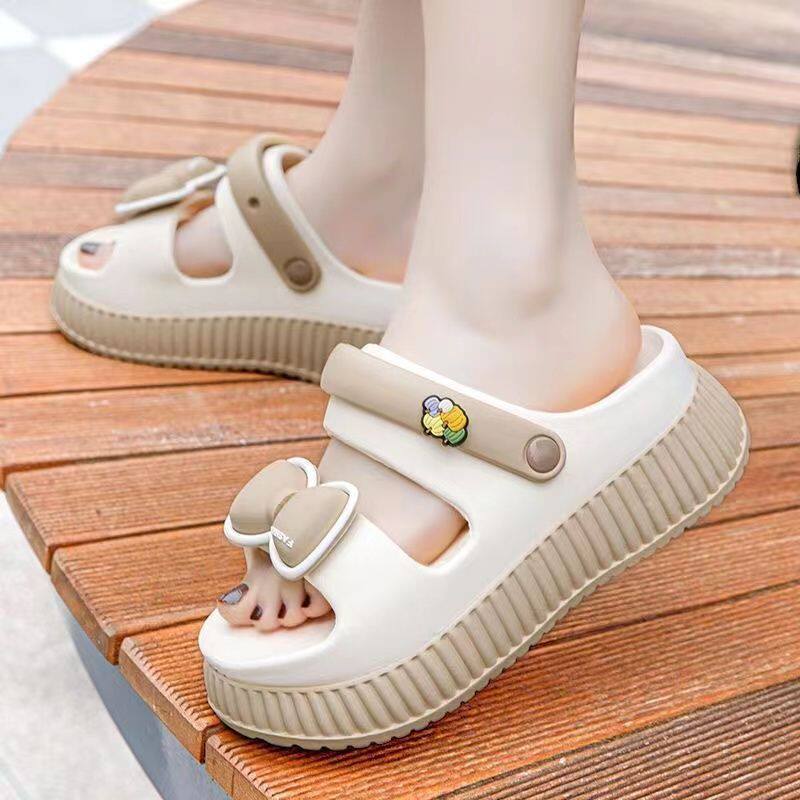 レディースクロックス、サマースタイル、2024年新作、厚底、滑り止め、つま先が覆われたハーフサンダル、アウトドアウェアに最適。