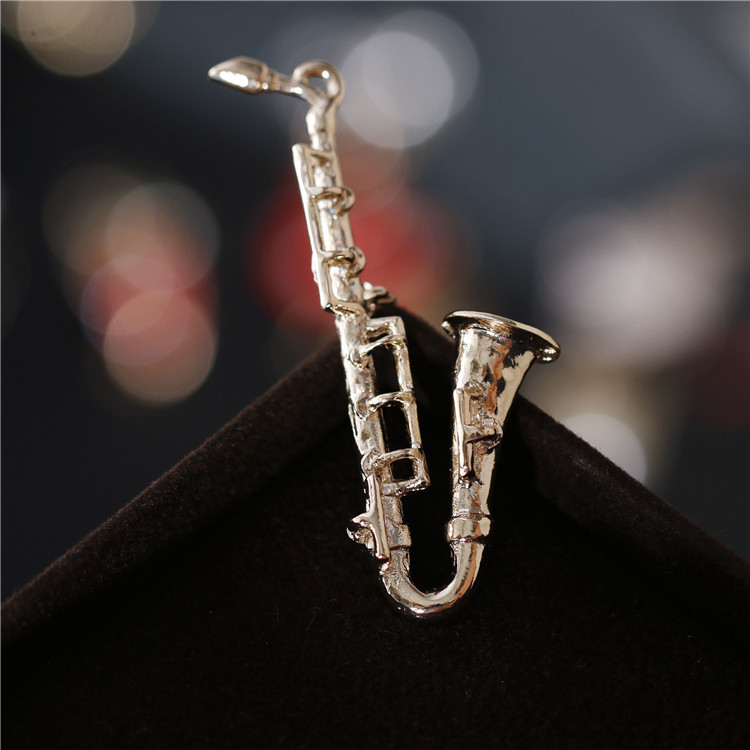 Cá nhân thời trang cụ trâm cài kèn saxophone pin nam phù hợp với phụ kiện áo len nữ áo len nút lớn pin - Trâm cài