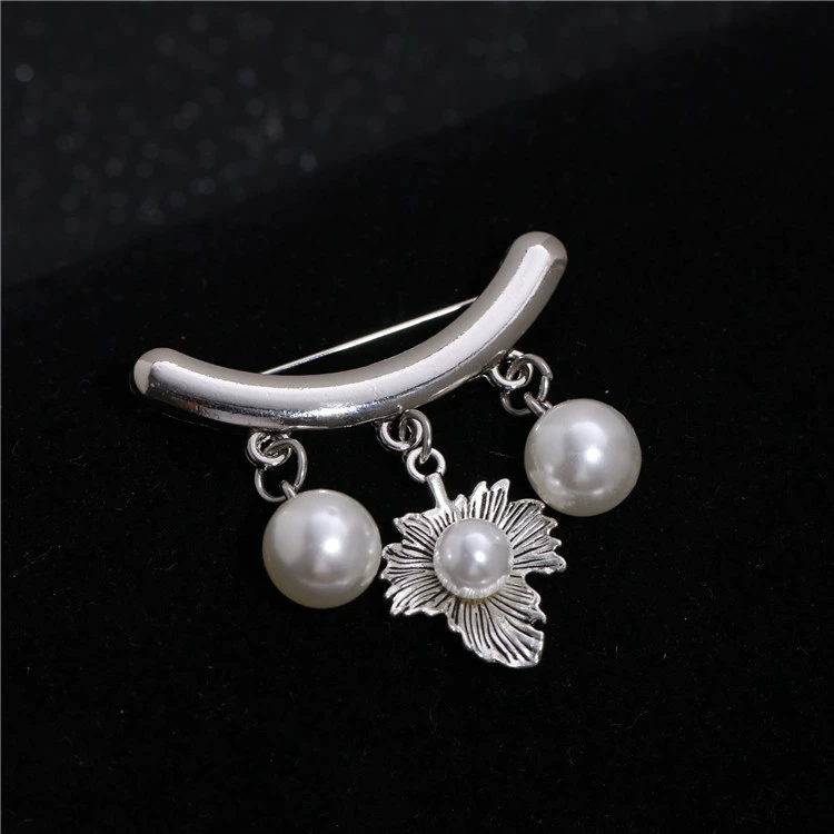 Nữ mới đơn giản cong cong pin ngọc trai tinh tế Hàn Quốc chống trượt ngọc trai vỏ trâm nút cài áo