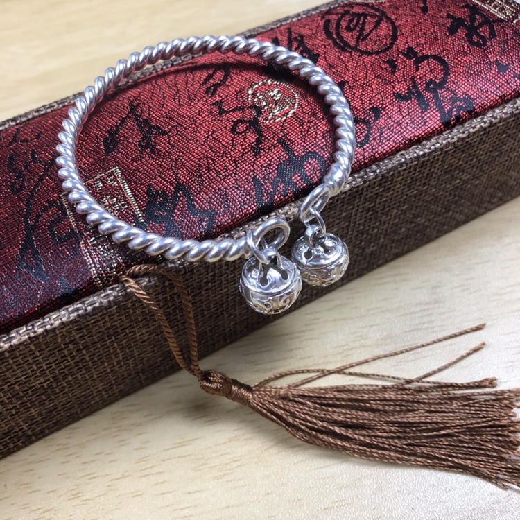 The Plshew Palace Bell 999 bracelet