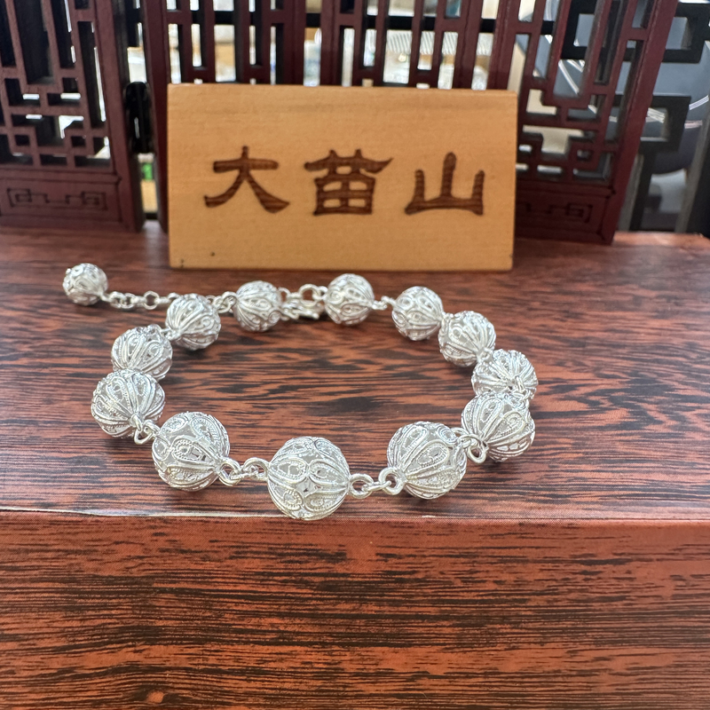 Daimao Mountain Pearl Bracelet, Pure Silver Brushed Finish