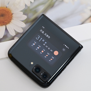 摩托罗拉razr2022刀锋折叠手机