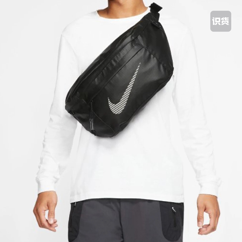 [Celebrity Style] Nike Tech Reflective Single Shoulder Crossbody Waist Bag