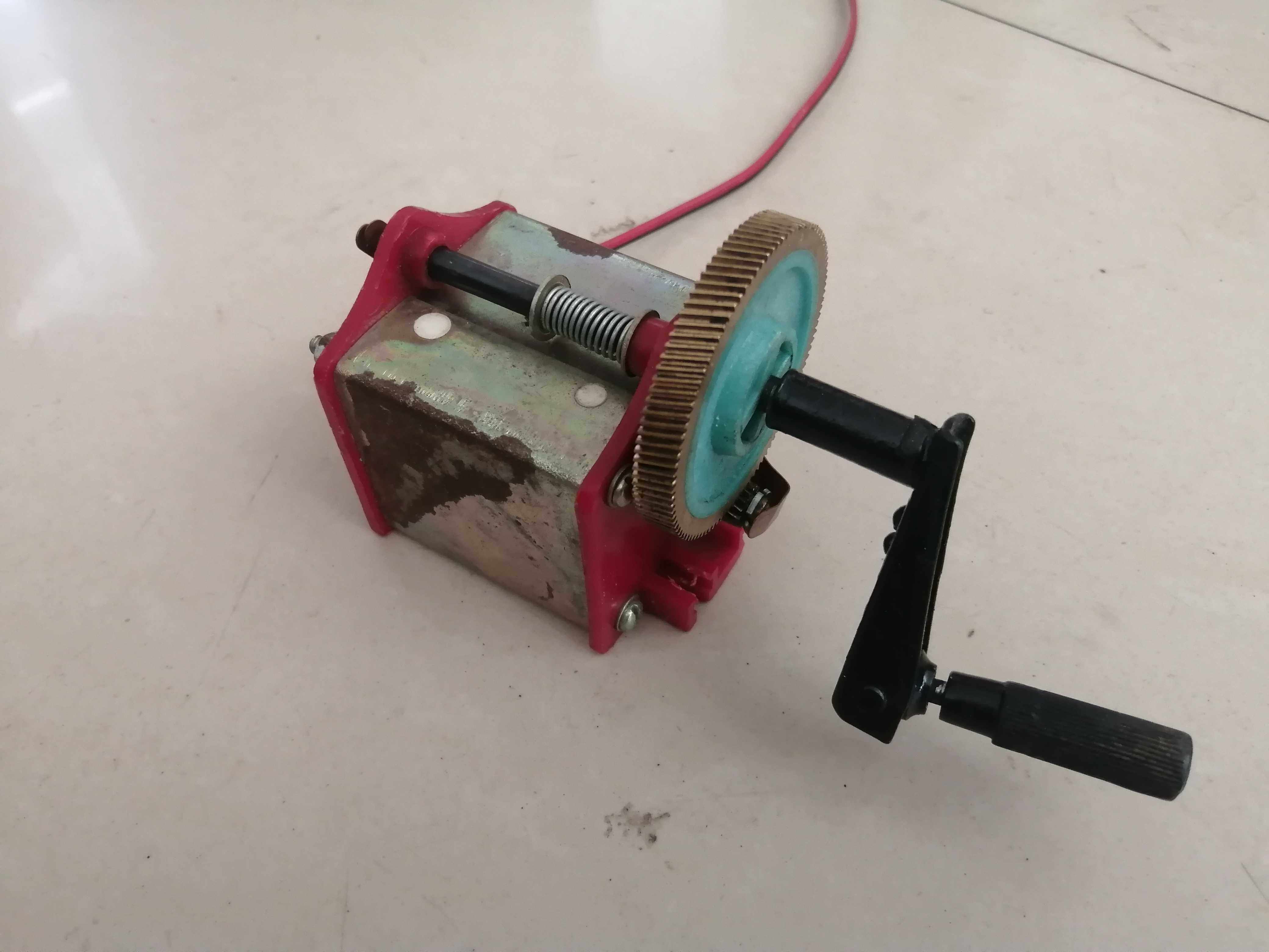 Second-hand hand shake permanent magnet AC old magnet phone generator voltage 200V volt generator copper gear