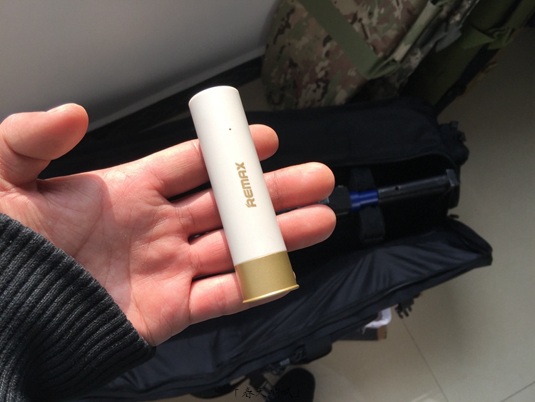 Điện thoại di động sáng tạo sạc kho báu 2500 mAh Những người đam mê quân sự sáng tạo chiến thuật mini kho báu nhấp nháy CN007