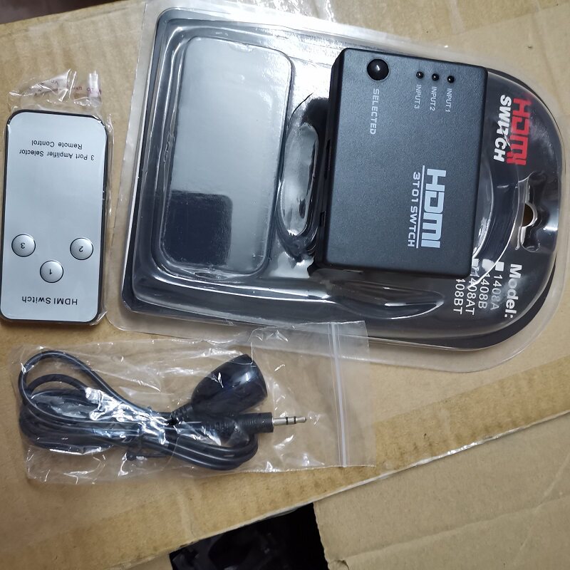 With remote control button HDMI in and out of computer TV TV projection set-top box DVD HD switcher