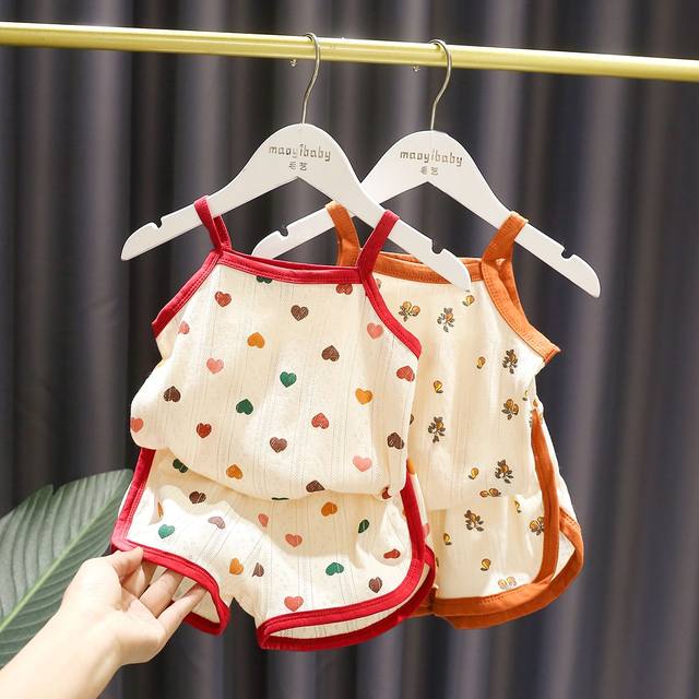1-5 baby girls fashionable fresh set 3 baby girls summer clothes Korean style girls suspender shorts pure cotton two-piece set