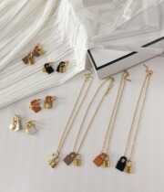 Classic Lock Head Color Genuine Leather Leather Leather Necklace Necklace Necklace Earrings Simple 100 hitch Genuine Gold Lovers Lock Bone Chain