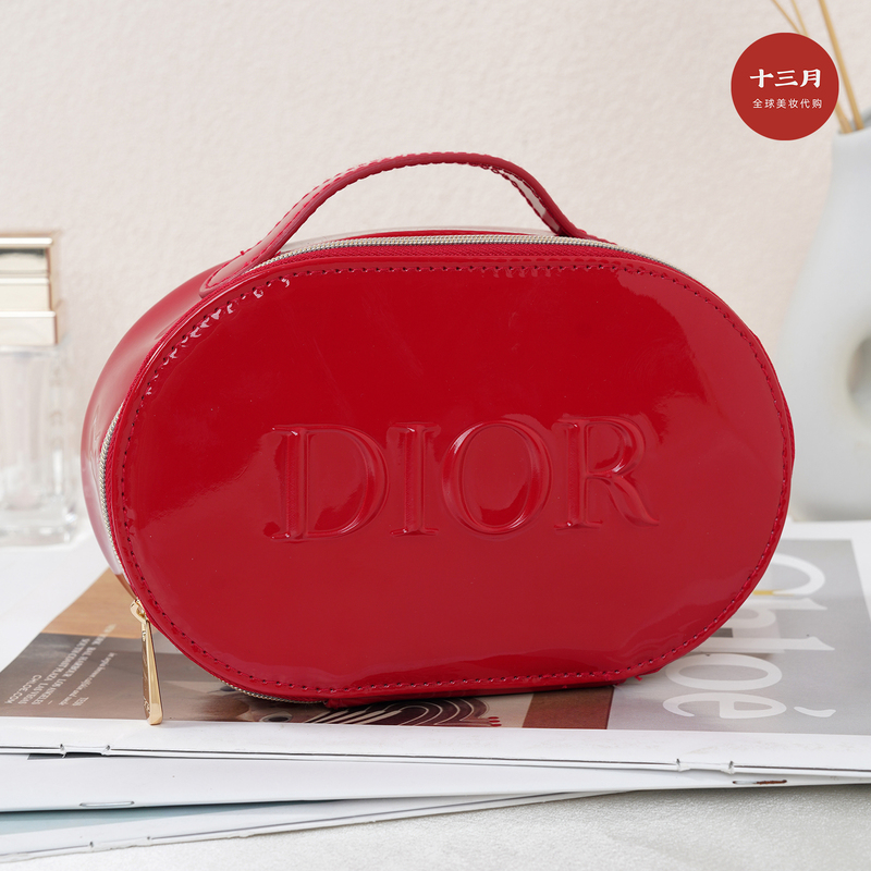 Dior Red Patent Leather Cosmetic Bag, New Product from the Counter, Portable Handbag, Fashionable Glossy Eye-Catching Storage Bag Dior Red Patent Leather Cosmetic Bag, New Product from the Counter, Portable Handbag, Fashionable Glossy Eye-Catching Storage Bag