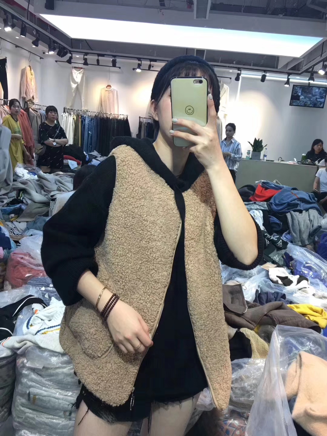 Trạm châu Âu Hàng châu Âu đồng bộ thời trang áo vest túi mỏng lông cừu lông một áo vest không tay áo ngắn áo khoác nữ kaki