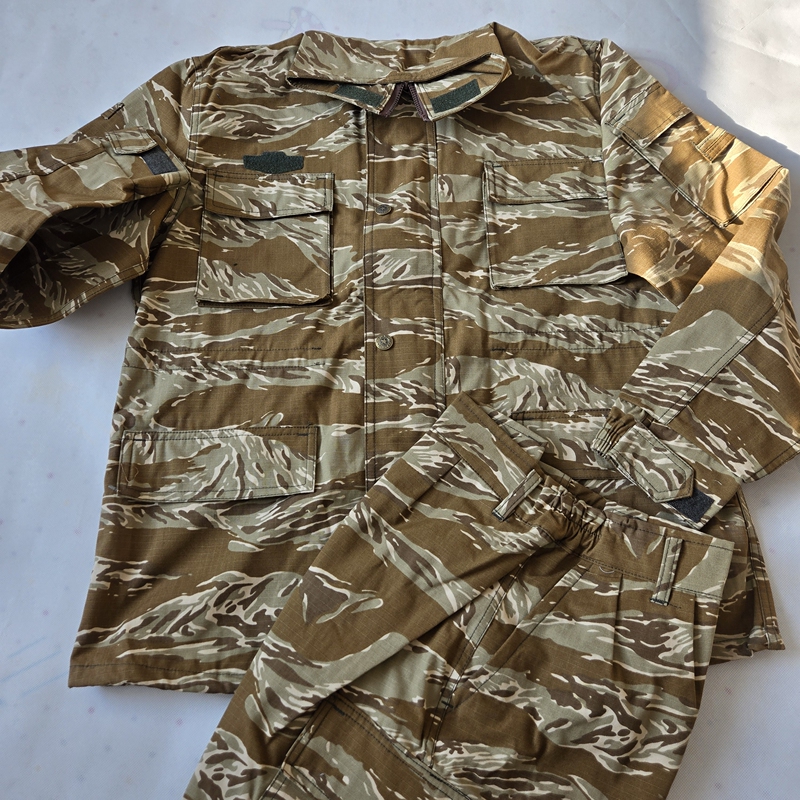 New Camouflage Suit, Camouflage Workwear with Multiple Pockets, Durable Camouflage Clothing