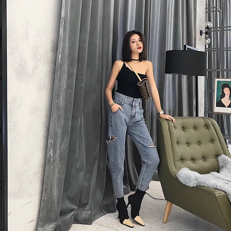 Taobao photography women's clothing shooting cold wind shooting reverse color red wind photography spelling full package shooting