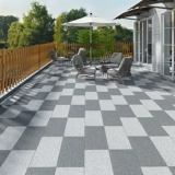 На открытом воздухе плитка пола.