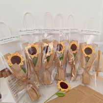 (Teacher’s Day Gift) Disabled partners helped win the first place in the college entrance examination with handmade crocheted bouquets and sunflower bouquets