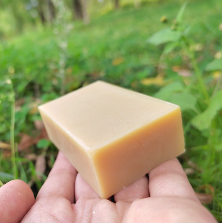 Mevine fruit cold-made essential oil handmade soap cleaning face soap bathing all over the body clear and nourishing male and female universal boutique