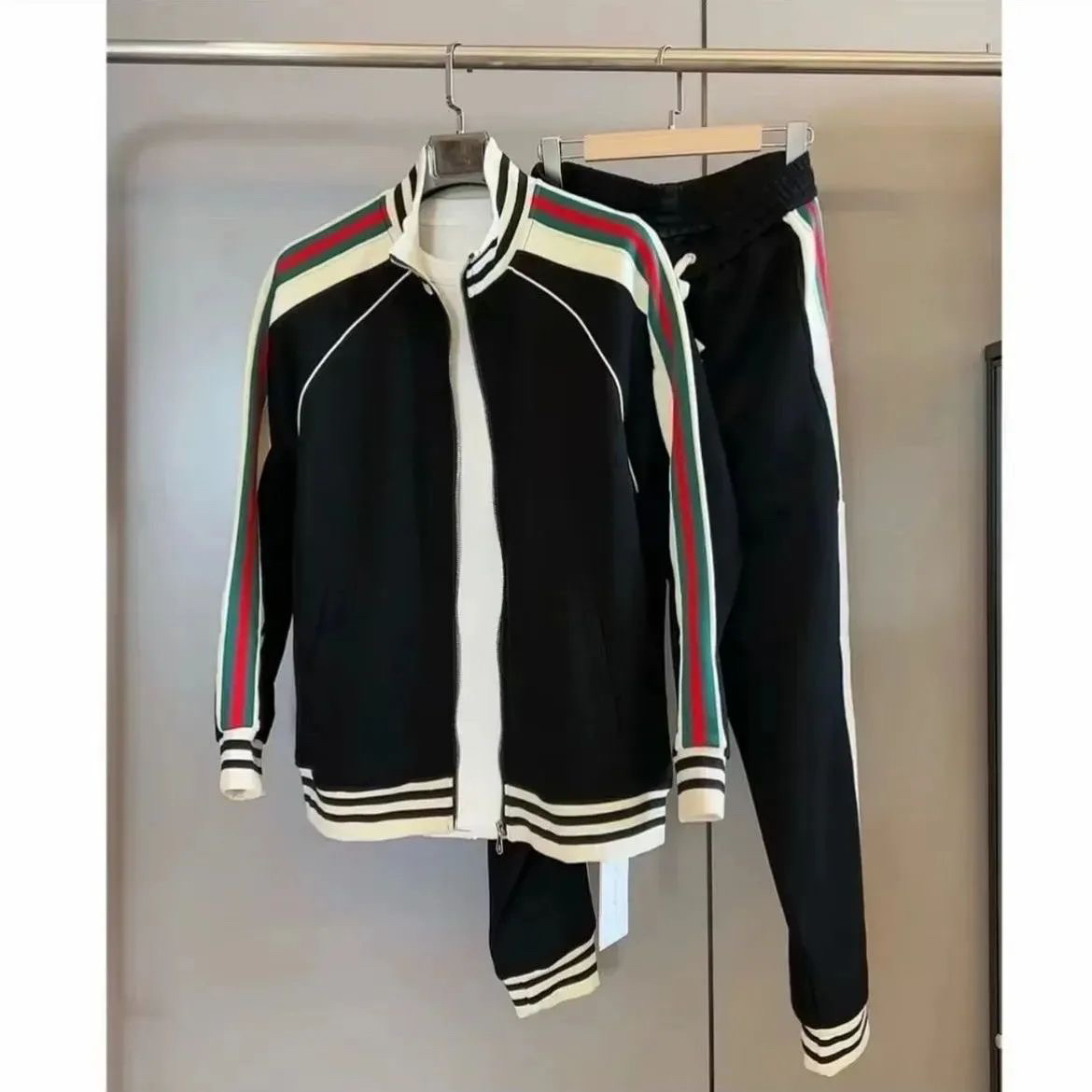 Fréijoer an Hierscht Nei Männer Trendy Villsäiteg Sportartikelen Europäesch High-End Faarfblock Cardigan Stand-up Kraag_voghion.com