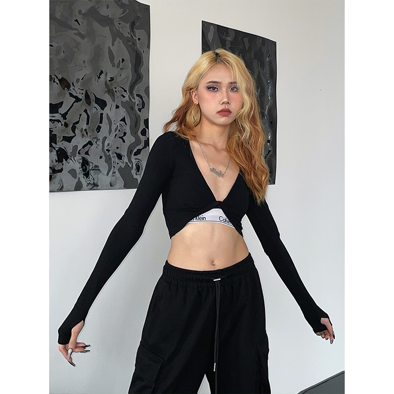Yammyuki Deep V-Neck American Retro Jazz Tight-Fitting Sexy Top with Exposed Navel Black Long-Sleeved Inner Blouse T-Shirt