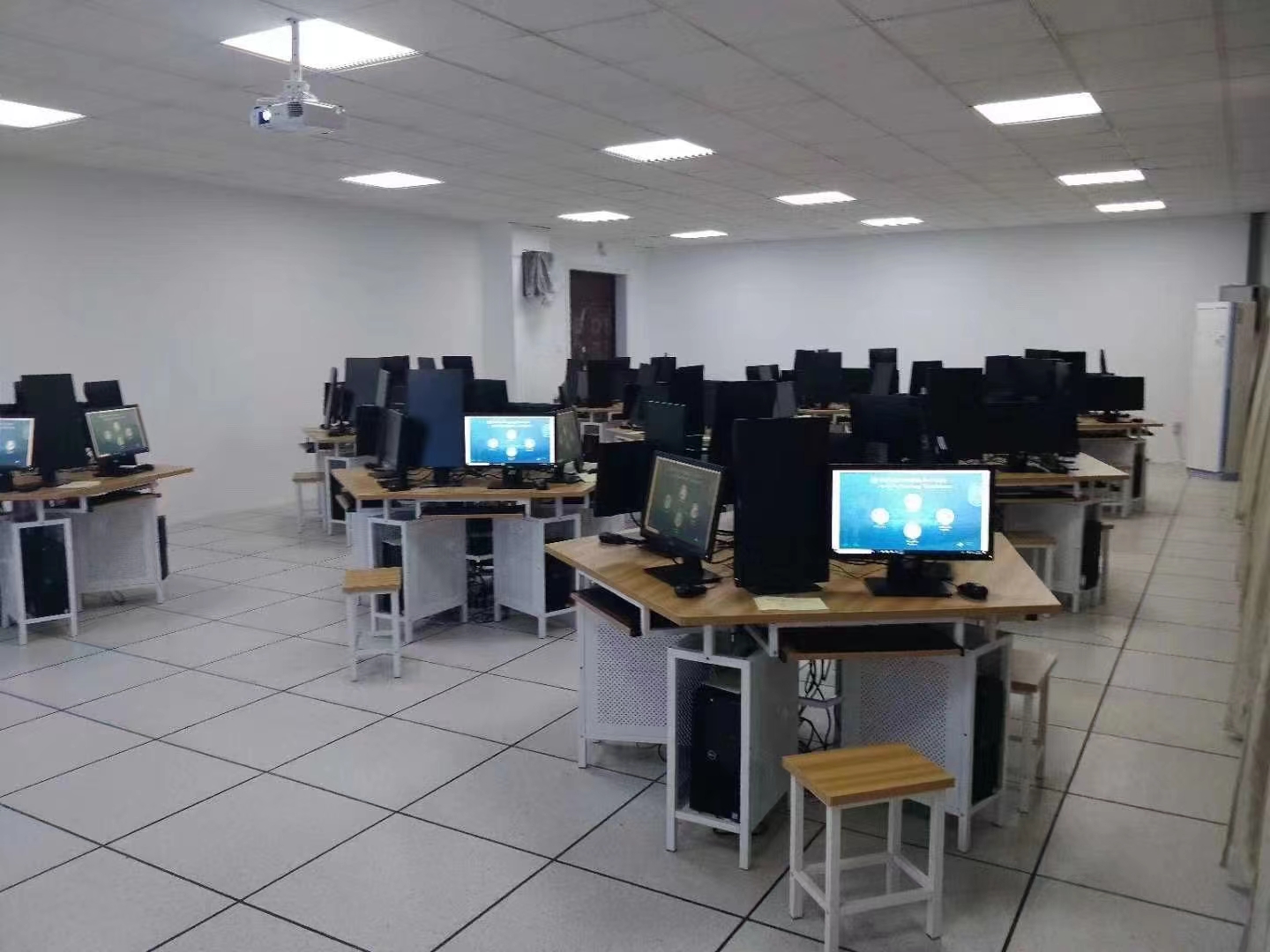 Student hexagonal table six-sided table science maker classroom splicing table school computer room hexagonal computer desk