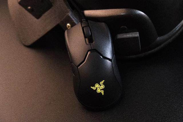 爱打扮,他他商城 手臂流操作太累69蛇毒蝰助你一臂之力