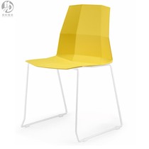 Restaurant Nordique en plastique Chaire en plastique New Fashion Book Room Chair Brief Plastic Steel Chair Office Computer Chair Soft Seat Office Chair