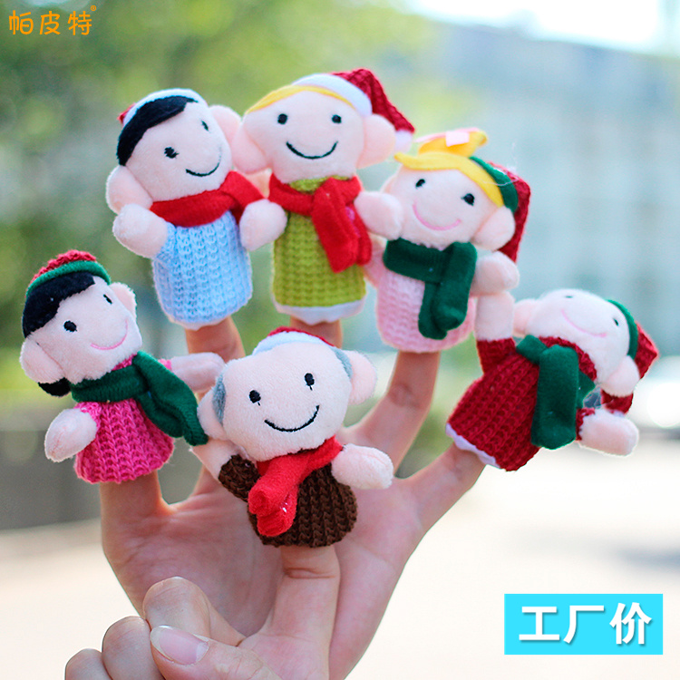 New Christmas presents a child with a child sleeve Finger Puppets Cute Boy Girl Grandpa Finger Doll