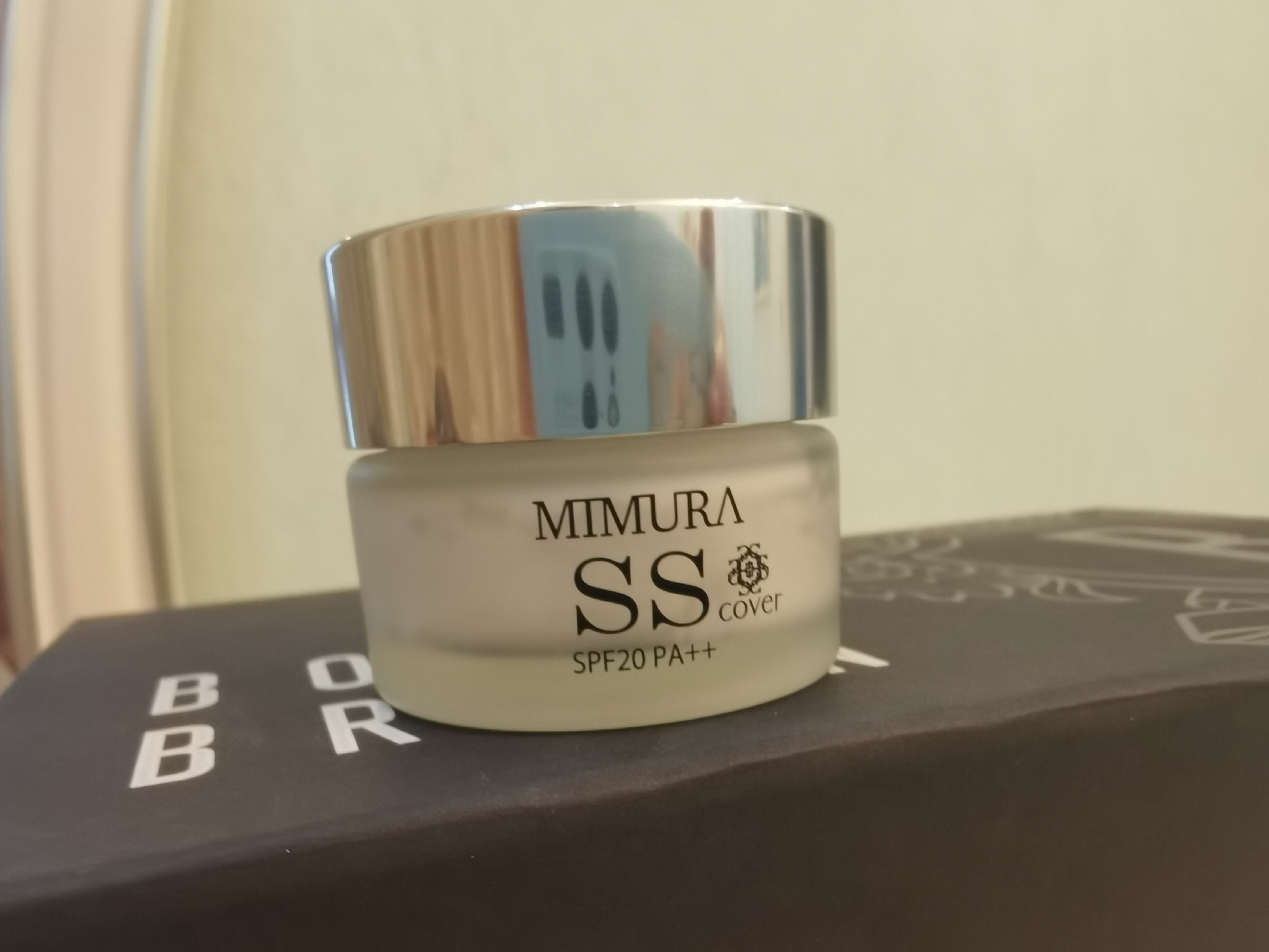 In seconds, Japan's Mimura SS ice cream without makeup isolating invisible pores before makeup
