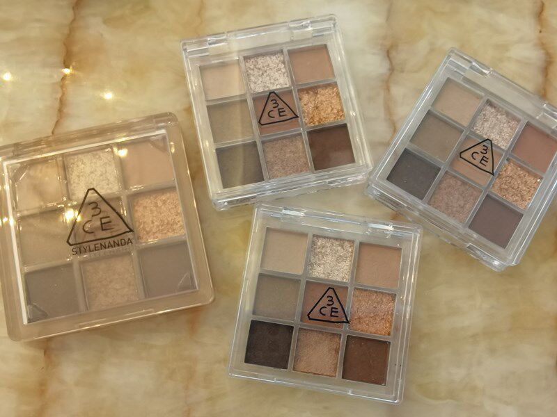 3CE Eye Disk is composed of nine-pale four - color eye shadow overtake and portable terrestrial taro mud pumpkin