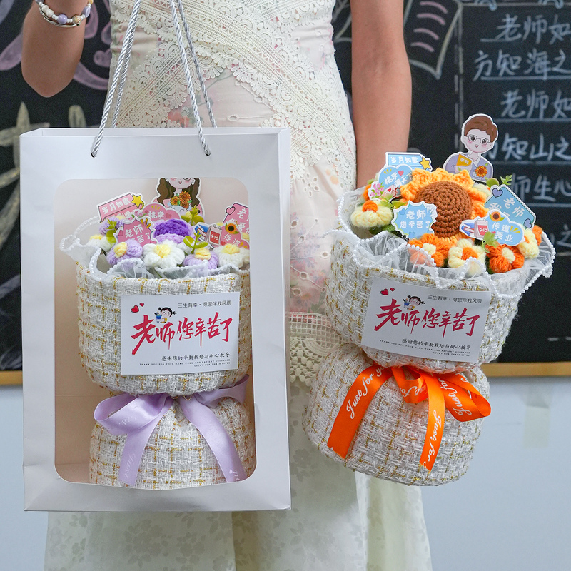 Teacher's Day Birthday Gift from Kindergarten for Male and Female Teachers and Best Friends, Handmade Knitted Sunflower Yarn Bouquet Finished Product