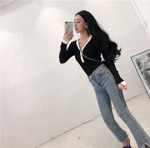 Áo sơ mi nữ mùa thu 2018 mới sang trọng là áo sơ mi mỏng chạm đáy hoang dã thời trang retro áo thun cổ chữ V áo len nữ hàng hiệu