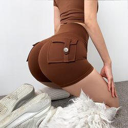 여성을 운영하는 탄성 엉덩이 리프트 버튼과 주머니