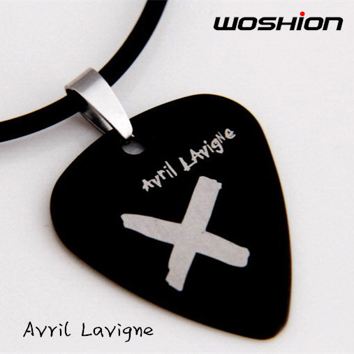 Guitar paddle necklace titanium steel metal Avril Lavigne five-pointed star X-shaped playable