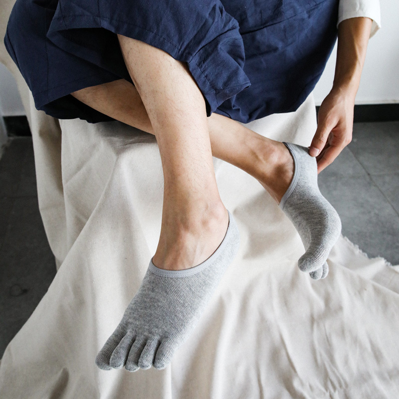 Men's Five-Toe Boat Socks for All Seasons, Solid Color Cotton Socks, Separated Toes, Semi-Invisible, Sweat-Absorbent and Breathable, 5 Pairs Pack 