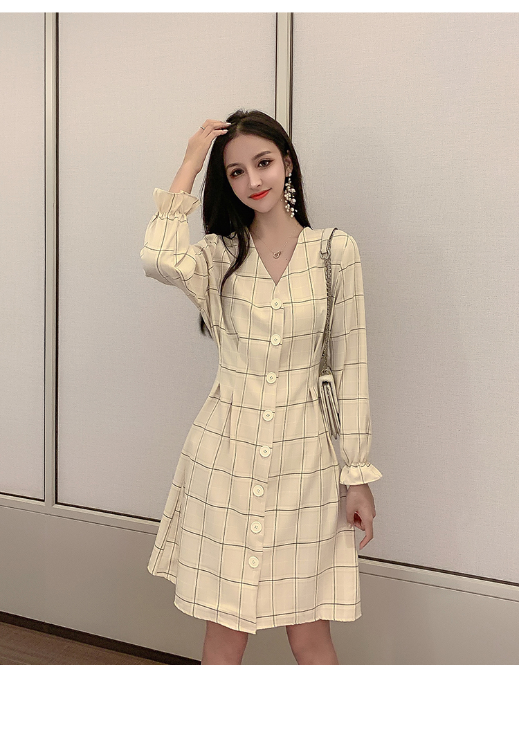 VK旗艦店 韓系荷葉袖單排扣收腰V領格紋長袖洋裝