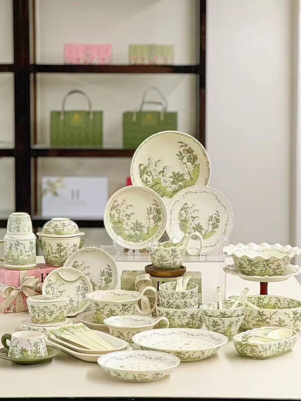 Happy Lily of the Valley Ceramic Tableware Set for Home Use: Rice Bowl, Noodle Bowl, Soup Bowl, Vegetable Plate, Fish Plate, Moving and Housewarming Happy Lily of the Valley Ceramic Tableware Set for Home Use: Rice Bowl, Noodle Bowl, Soup Bowl, Vegetable Plate, Fish Plate, Moving and Housewarming