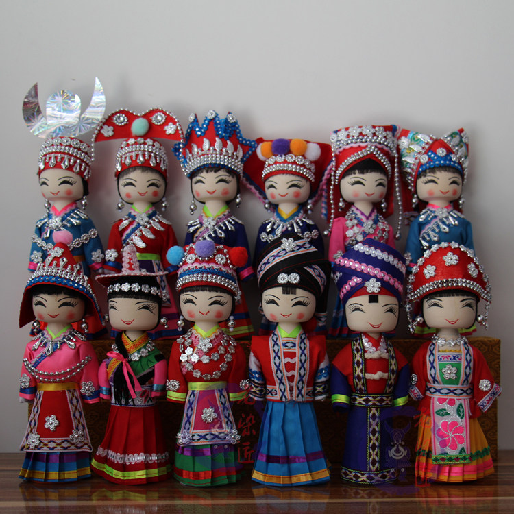 Factory direct sales Guizhou specialty Miao doll craft gift decoration wedding doll 22cm high one price 12 yuan