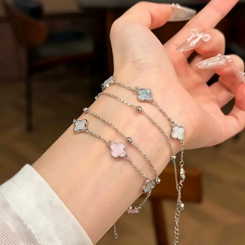 Ice Island Starlight Lucky Four-Leaf Clover Bracelet for Women, Light Luxury, Niche, High-End, Sweet, Versatile, Best Friend Bracelet Accessory