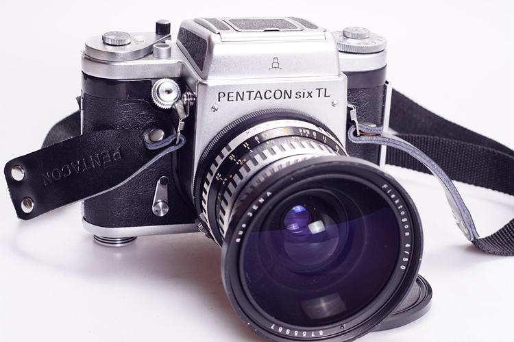 Pantacom PENTACON SIX TL 6 P6 Late German production with 50 4 wide-angle spotted horse lens