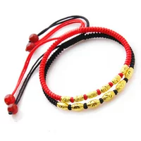 Два золотых бусина каждая из пары моделей