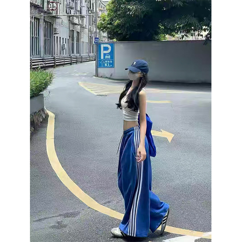 Summer Sports Suit for Women, Slim Fit, Height-Enhancing, Sleeveless Vest, Loose Three-Stripe Pants, Plus Size Two-Piece Trendy Set Summer Sports Suit for Women, Slim Fit, Height-Enhancing, Sleeveless Vest, Loose Three-Stripe Pants, Plus Size Two-Piece Trendy Set