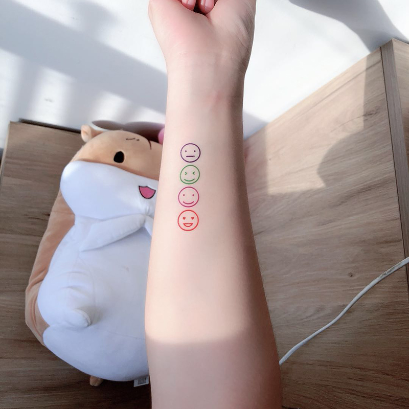Elegant and elegant tattooed with waterproof persistent female colorful smiley face Korea ins wind small frescoed collarbone sticker One sheet 