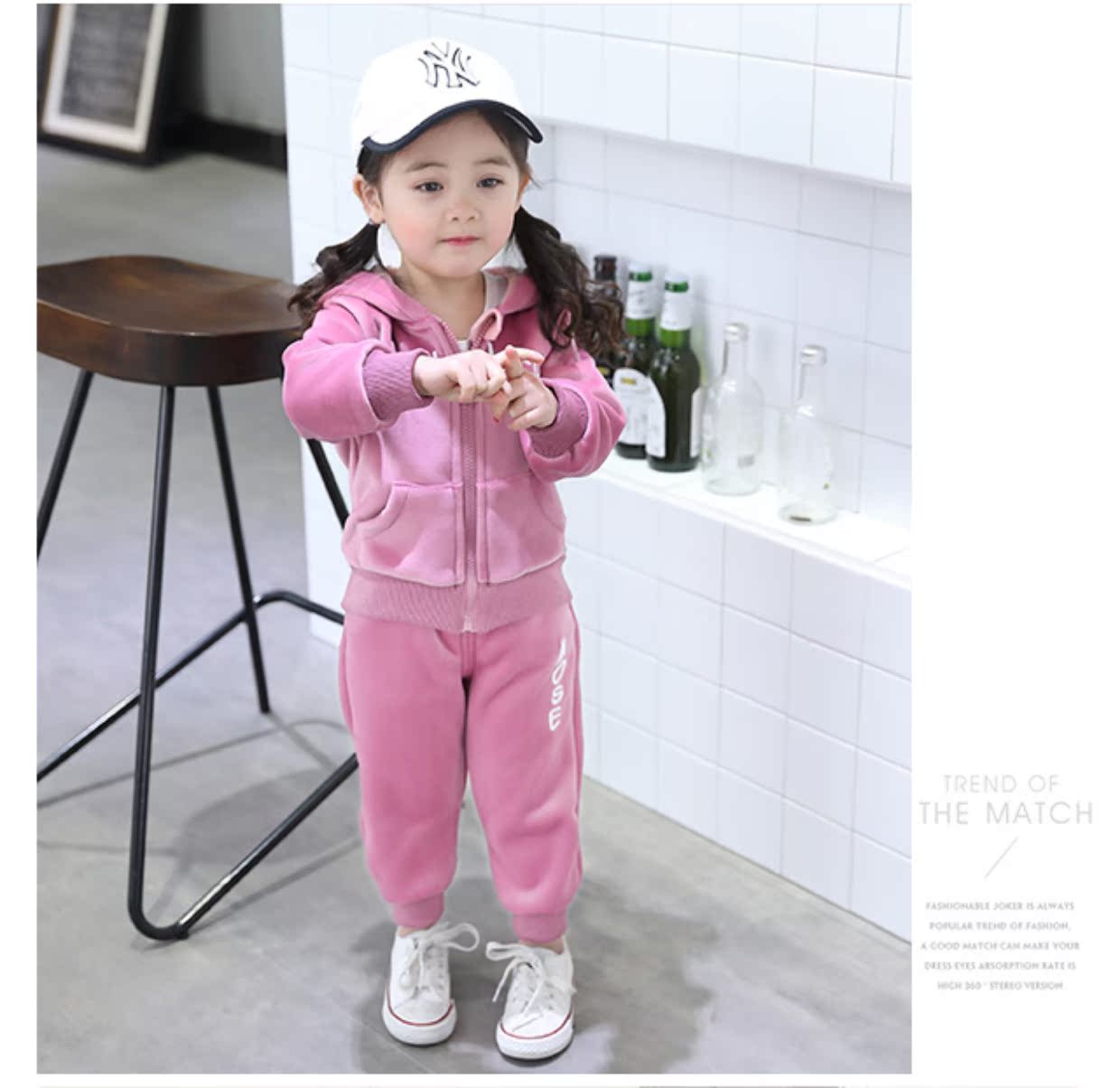 Bộ đồ mùa thu nhung vàng 2018 cho bé gái mới bé nhỏ dày đôi nhung hai mảnh thủy triều áo quần trẻ em